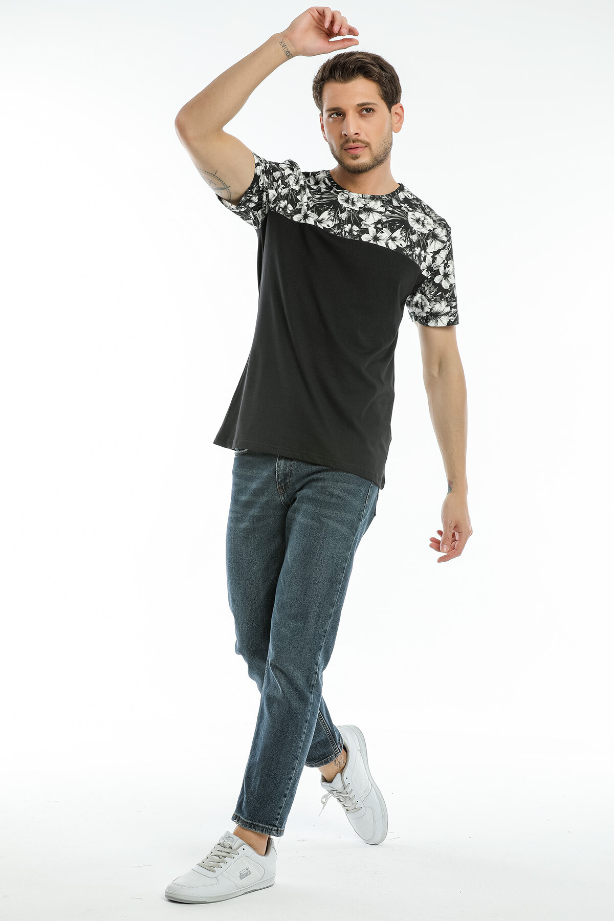 Süperlife Erkek Bisiklet Yaka Slim Fit Kol ve Ön Garnili Tişort SPR21Y06