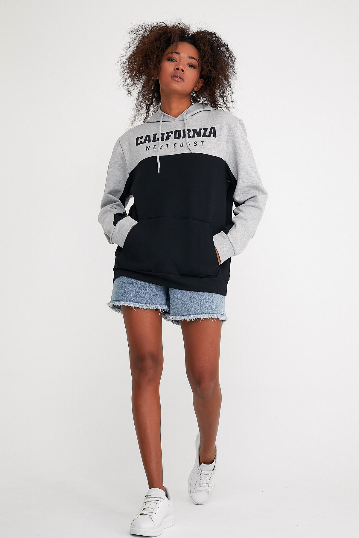 Kadın Kapşonlu Garnili Oversize Fit CALİFORNIA Baskılı İnceSweatshirt SPR22SWK166