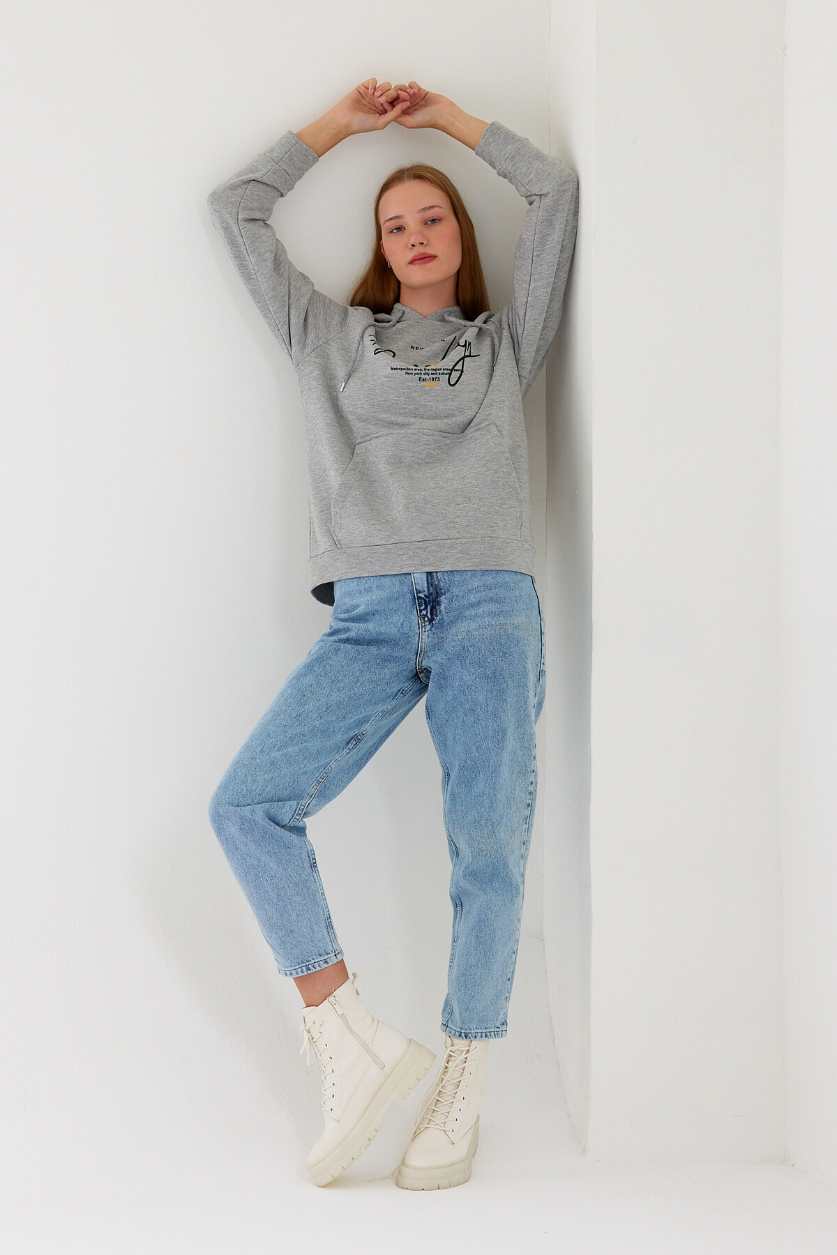 Süperlife Kadın Kapşonlu Regular Fit El Yazılı Brooklyn Baskılı İnce Sweatshirt SPR23SWk361