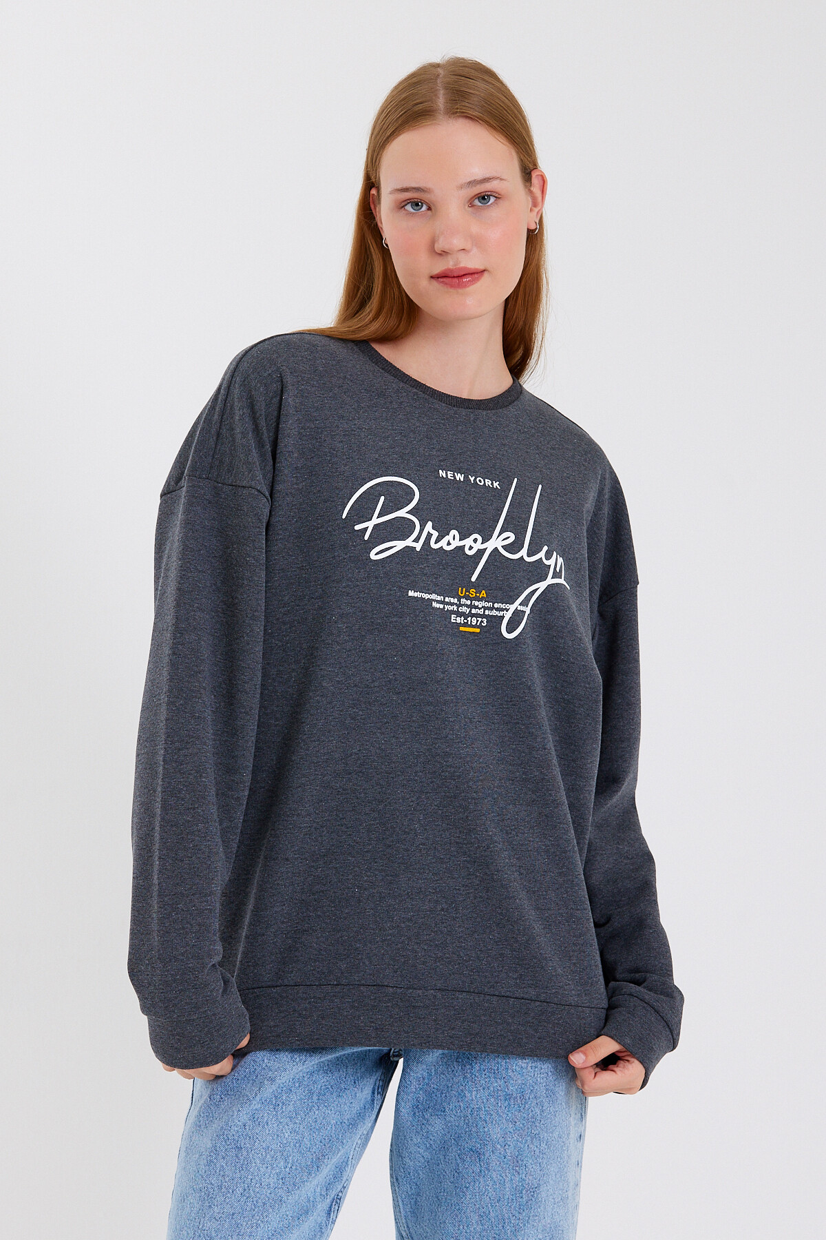 Süperlife Kadın Bisiklet Yaka Regular Fit El Yazılı Brooklyn İnce Sweatshirt SPR23SWK331