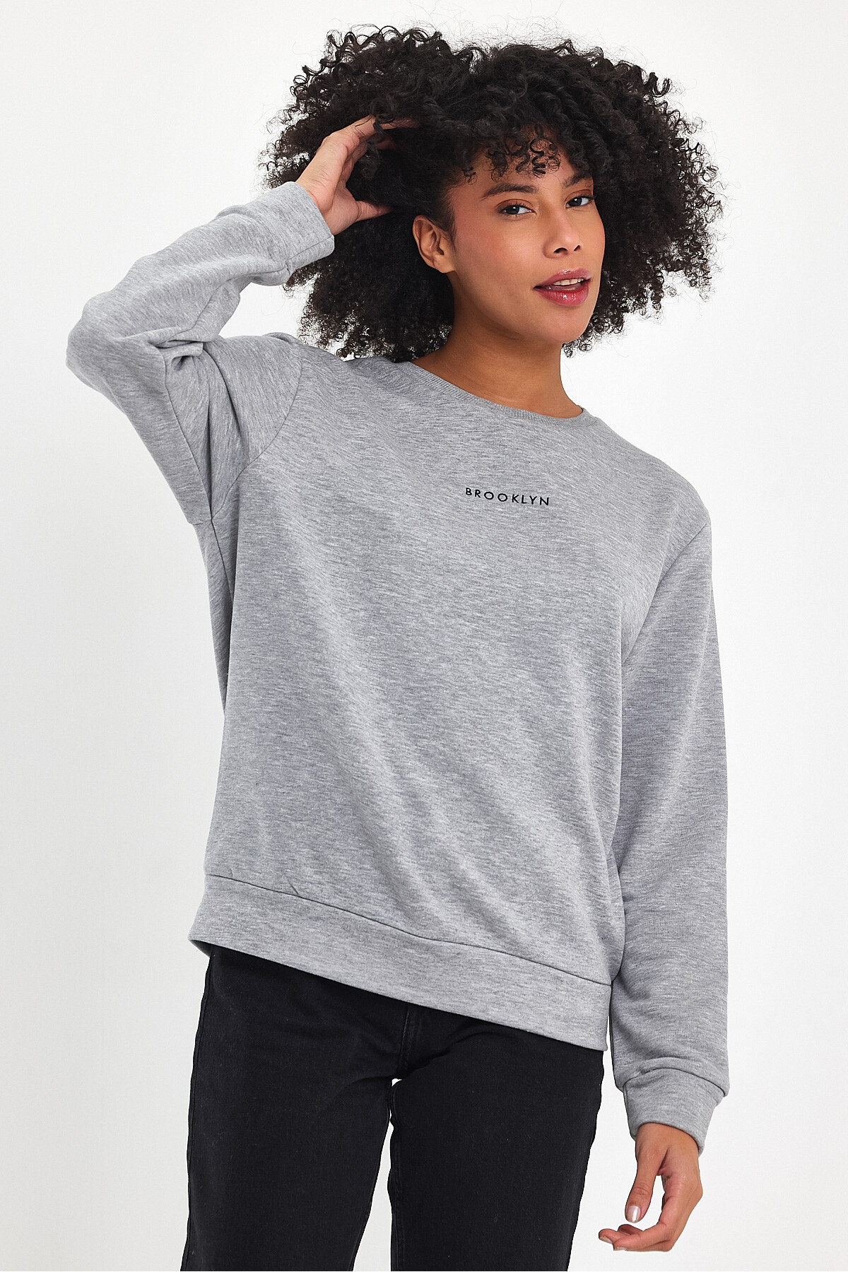Kadın Bisiklet Yaka Rahat Kalıp 3 iplik Kalın Orta Brooklyn Nakışlı Sweatshirt SPR24SWk34