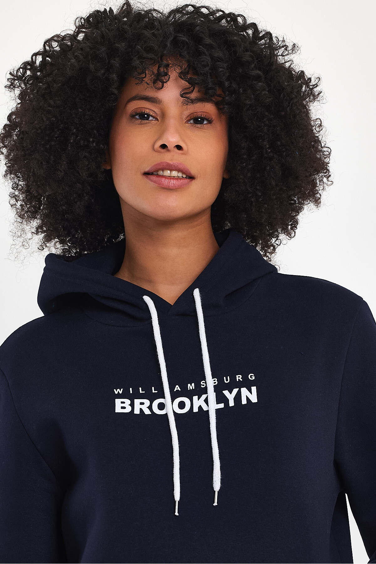 Kadın Kapşonlu Rahat Kalıp İçi Polarlı 3 iplik  W. Brooklyn Baskılı Swetashırt spr24swk04 