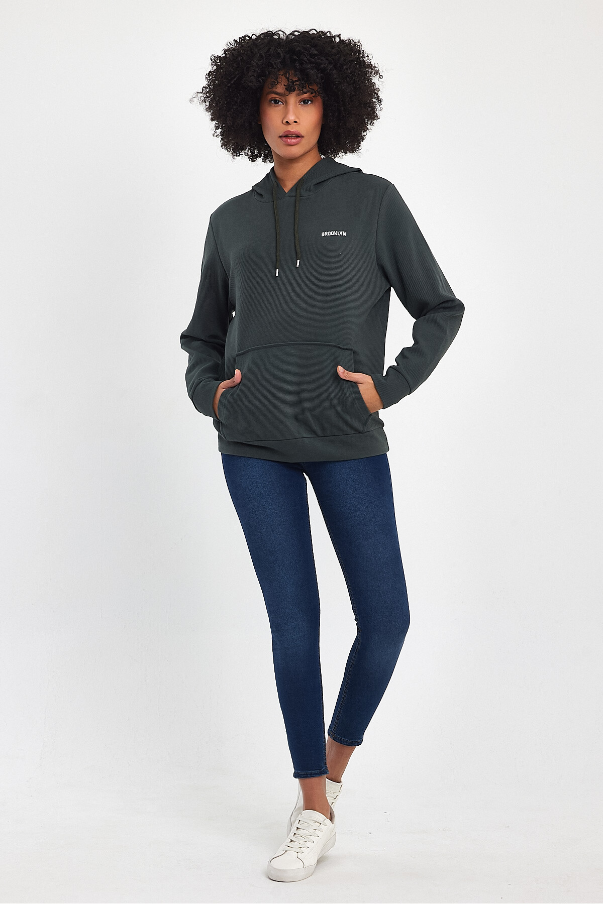 Süperlife Kadın Kapşonlu Regular Fit Baskılı İnce Sweatshirt SPR21K61