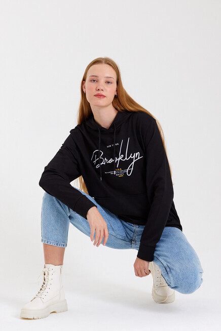 Süperlife Kadın Kapşonlu Regular Fit El Yazılı Brooklyn Baskılı İnce Sweatshirt SPR23SWk361