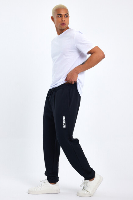 Erkek Regular/Normal Kesim Lastik Belli Brooklyn Şehir İnce Baskılı Eşofman Altı 24EA203