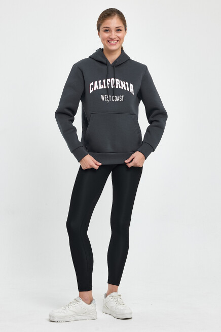Kadın Kapşonlu Rahat Kalıp İçi Polarlı 3 iplik Californıa West  Baskılı Swetashırt SPR24SWK08