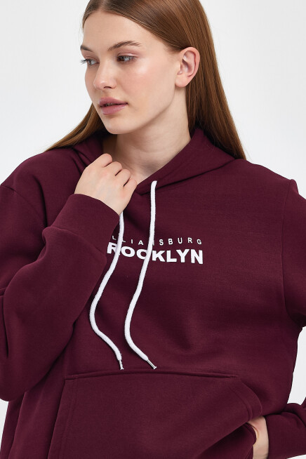 Kadın Kapşonlu Rahat Kalıp İçi Polarlı 3 iplik  W. Brooklyn Baskılı Swetashırt spr24swk04 