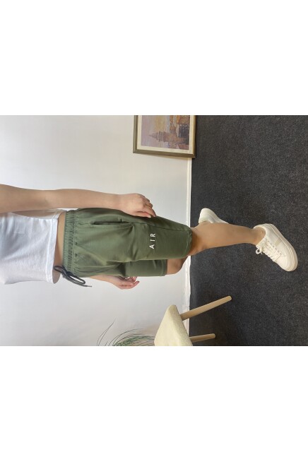 Kadın Rahat Kalıp Beli Lastikli Cepli Basklı Şort spr24srk52