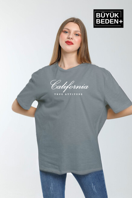 Kadın Büyük Beden El Yazılı California Baskılı Bisiklet Yaka Tshırt SPR25BTSK13