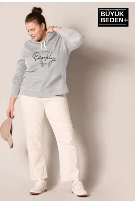 Kadın El Yazılı Brooklyn Baskılı Büyük Beden İnce Kapşonlu Swatshırt SPR25BSWK58