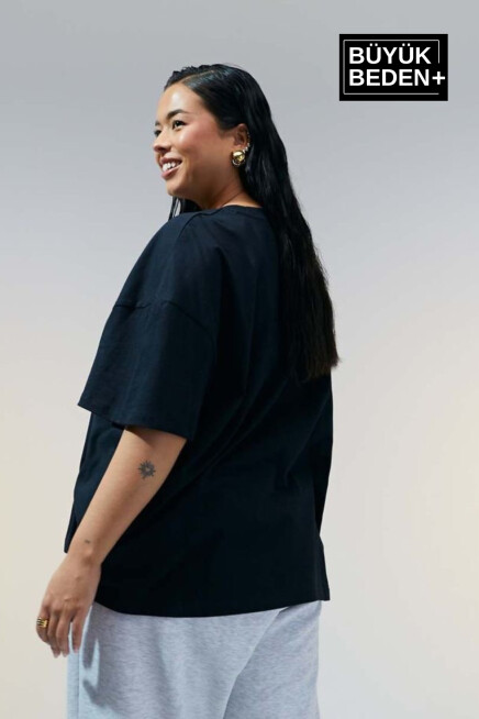 Kadın Büyük Beden Brooklyn 1970 Baskılı Bisiklet Yaka Tshırt SPR25BTSK904