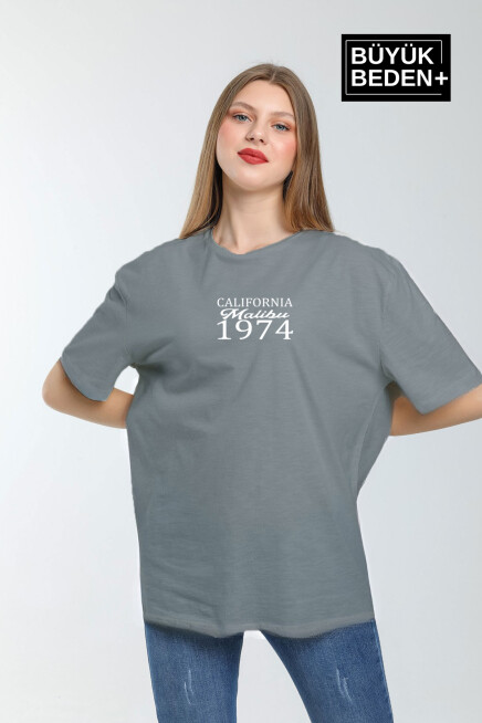 Kadın Büyük Beden California 1974 Baskılı Bisiklet Yaka Tshırt SPR25BTSK06