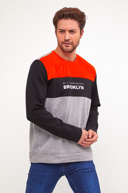 Bisiklet Yaka Önü Garnili Sweat Brooklyn Baskılı sweat SPR22SW136