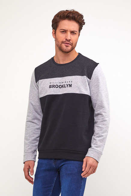 Bisiklet Yaka Önü Garnili Sweat Brooklyn Baskılı sweat SPR22SW136