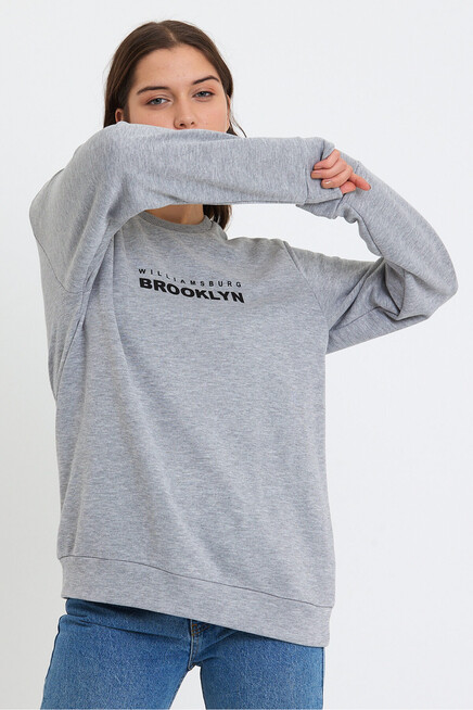 Kadın Bisiklet Yaka Oversize Fit Brooklyn Baskılı İnce Sweatshirt SPR23SWK330