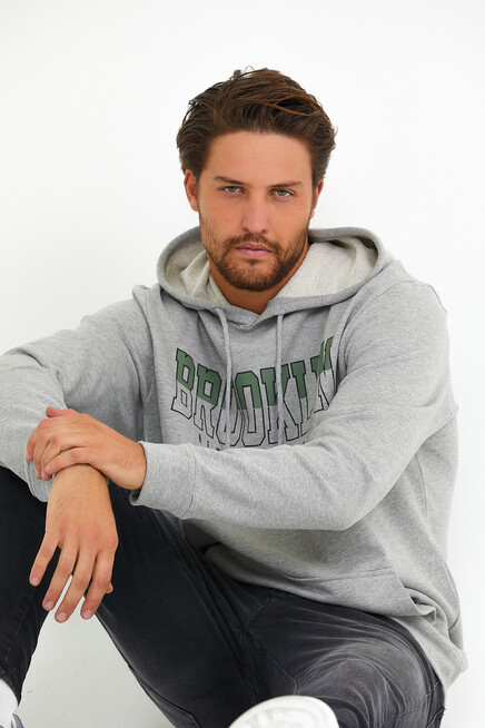 Erkek Kapşonlu Regular Fit Brooklyn Baskılı İnce Sweatshirt SPR22SW165