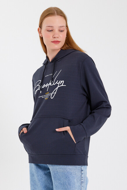 Süperlife Kadın Kapşonlu  Oversize Fit El Yazılı Brooklyn Baskılı İnce Sweatshirt SPR23SWk361