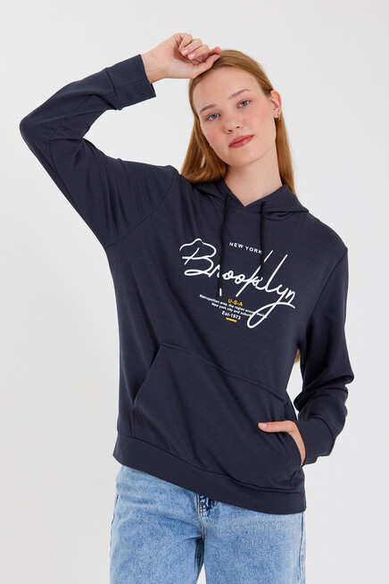 Kadın Kapşonlu  Oversize Fit El Yazılı Brooklyn Baskılı İnce Sweatshirt SPR23SWk361