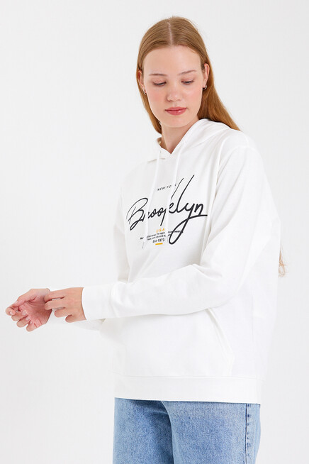 Süperlife Kadın Kapşonlu  Oversize Fit El Yazılı Brooklyn Baskılı İnce Sweatshirt SPR23SWk361