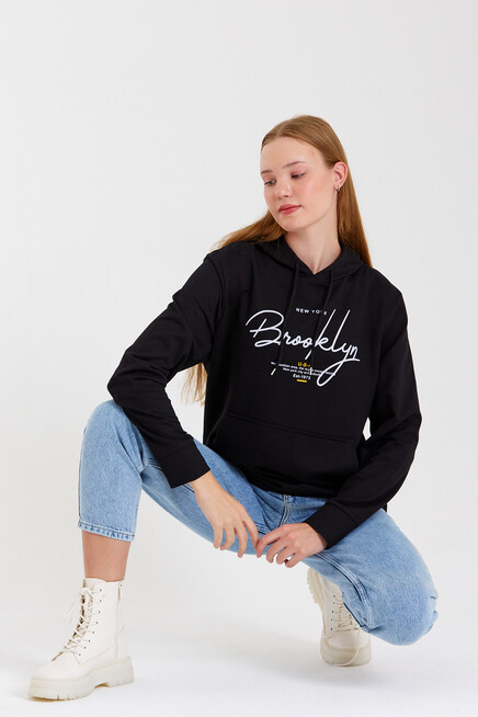 Süperlife Kadın Kapşonlu  Oversize Fit El Yazılı Brooklyn Baskılı İnce Sweatshirt SPR23SWk361