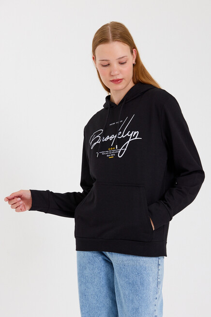 Süperlife Kadın Kapşonlu  Oversize Fit El Yazılı Brooklyn Baskılı İnce Sweatshirt SPR23SWk361