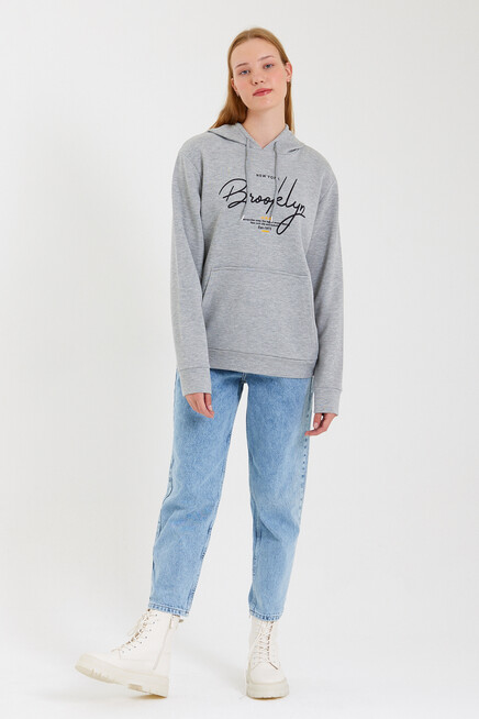 Süperlife Kadın Kapşonlu  Oversize Fit El Yazılı Brooklyn Baskılı İnce Sweatshirt SPR23SWk361