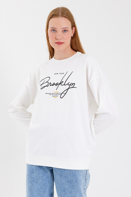 Süperlife Kadın Bisiklet Yaka Oversize Fit El Yazılı Brooklyn İnce Sweatshirt SPR23SWK331