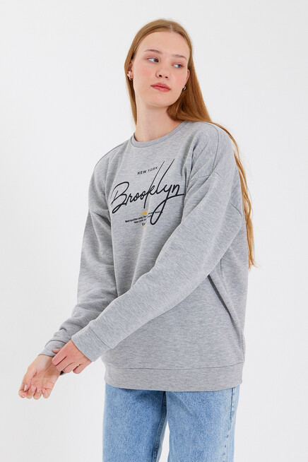Süperlife Kadın Bisiklet Yaka Oversize Fit El Yazılı Brooklyn İnce Sweatshirt SPR23SWK331