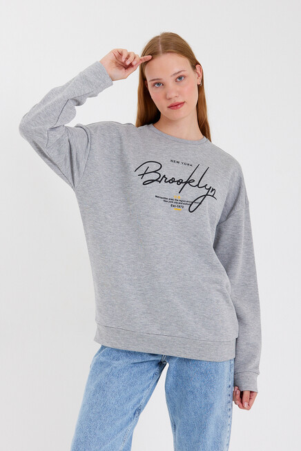 Süperlife Kadın Bisiklet Yaka Oversize Fit El Yazılı Brooklyn İnce Sweatshirt SPR23SWK331