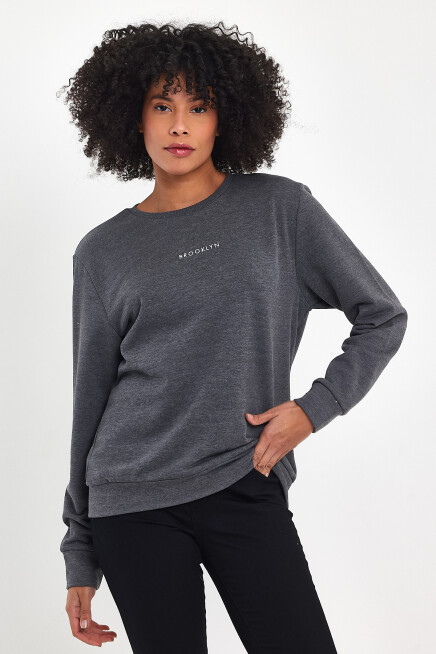 Süperlife Kadın Bisiklet Yaka Rahat Kalıp 3 iplik Kalın Orta Brooklyn Nakışlı Sweatshirt SPR24SWk34