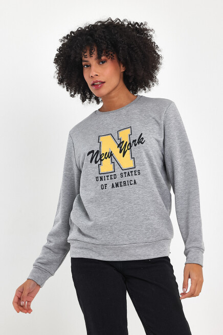 Süperlife Kadın Bisiklet Yaka Rahat Kalıp İçi Polarlı 3 İplik Kalın N Baskılı Sweatshirt SPR24SWK25
