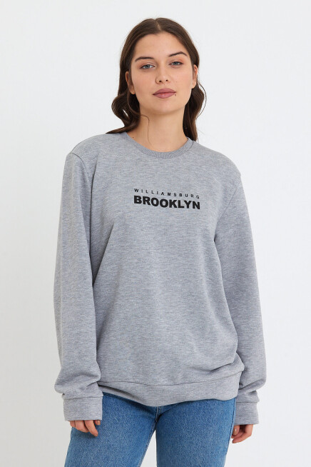 Kadın Bisiklet Yaka Rahat Kalıp 3 iplik Kalın Brooklyn Baskılı Sweatshirt SPR24swk29