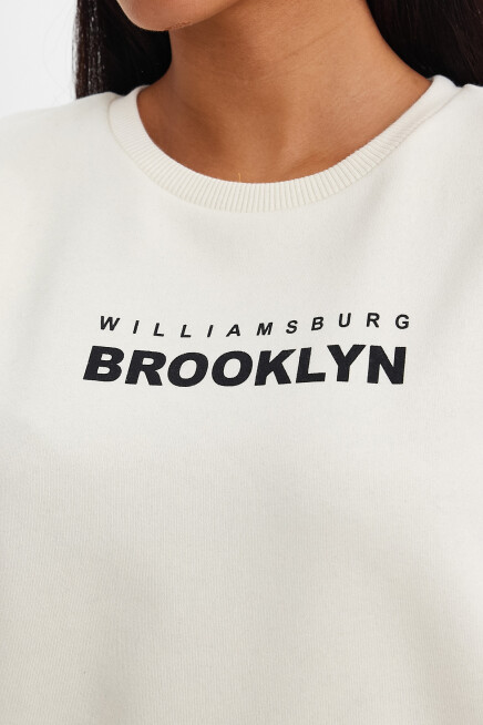 Kadın Bisiklet Yaka Rahat Kalıp 3 iplik Kalın Brooklyn Baskılı Sweatshirt SPR24swk29