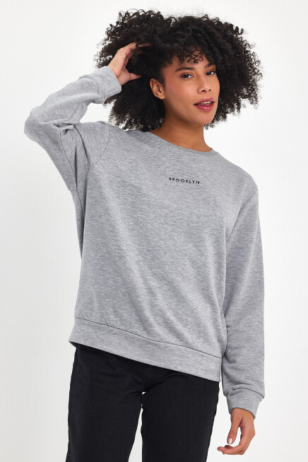 Süperlife Kadın Bisiklet Yaka Rahat Kalıp 3 iplik Kalın Orta Brooklyn Nakışlı Sweatshirt SPR24SWk34