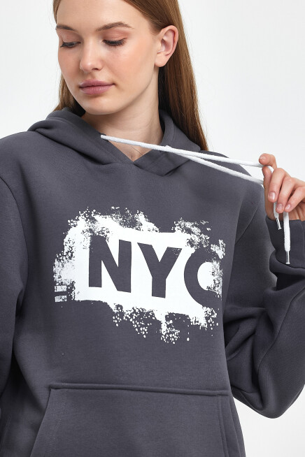 Süperlife Kadın Kapşonlu Rahat Kalıp İçi Polarlı 3 iplik NYC Baskılı SweatShırt spr24swK09
